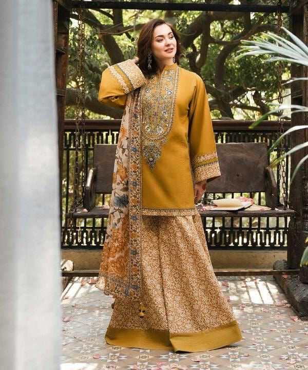 SAPPHIRE LUXURY UNSTITCHED DHANAK 3PC WITH PRINTED SHAWL