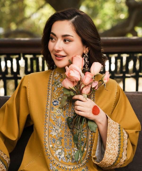 SAPPHIRE LUXURY UNSTITCHED DHANAK 3PC WITH PRINTED SHAWL